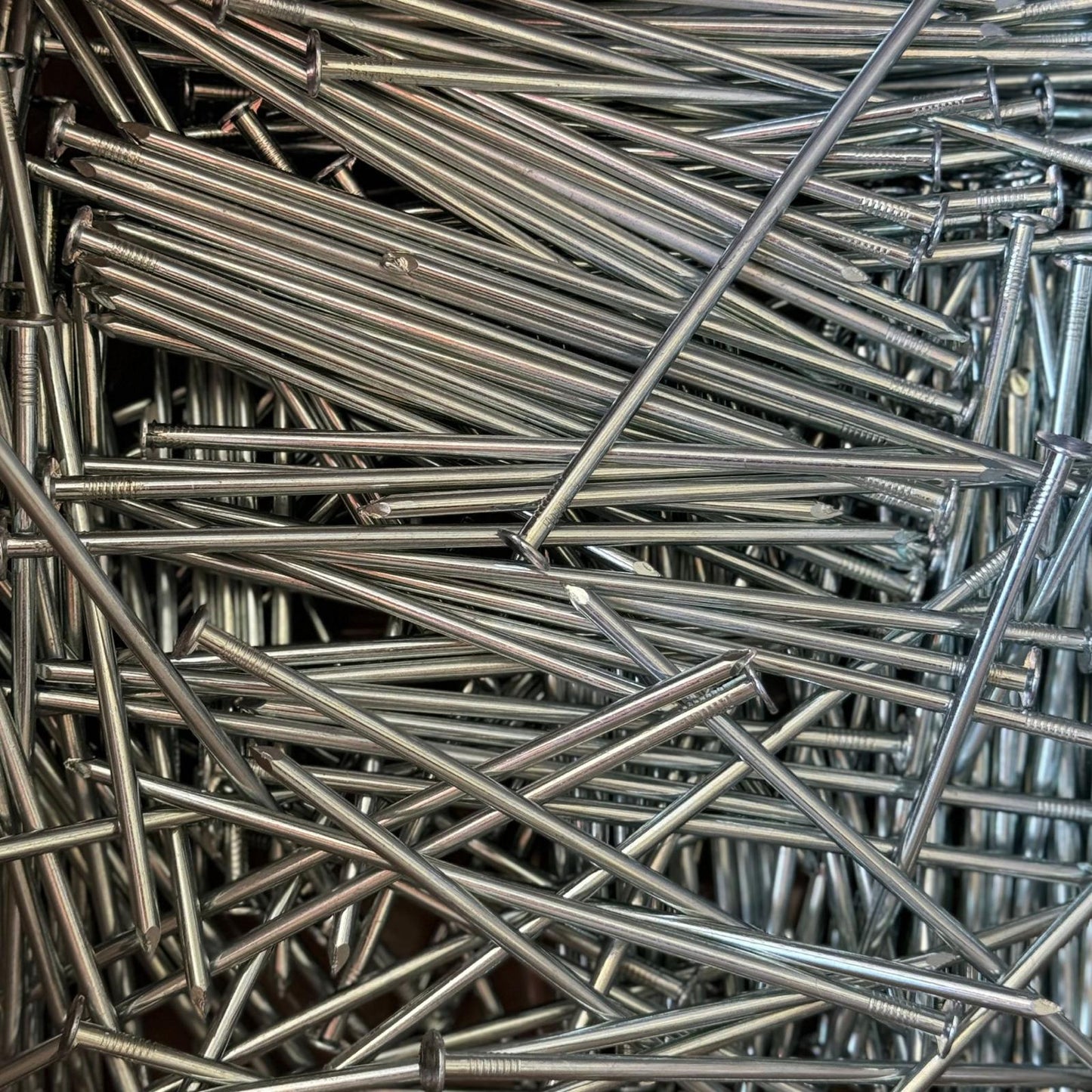 Clavos para césped de 6” galvanizados – Estacas de paisajismo de alta resistencia para césped sintético, césped en rollo y tela para suelo | (Paquete de 70 / 140 / 420 / 1400)